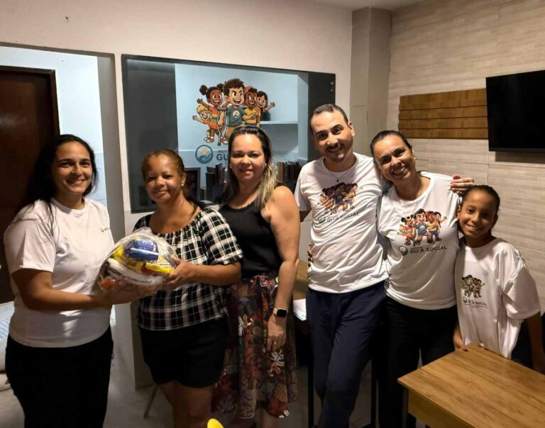Instituto Guia Social doa 100 cestas básicas a famílias de comunidades em bairro da Zona Sul do Recife
